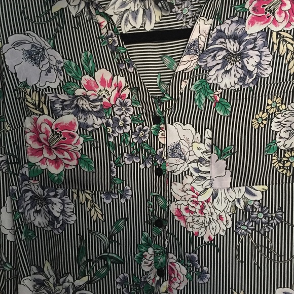 FLORAL STRIPPED LONG SLEEVED BLOUSE. LIKE NEW. - Picture 2 of 3